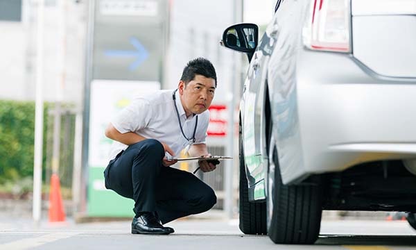 車両査定の様子